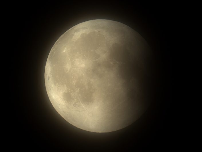 eclipselune270718-22h17m20r-t407f4bsmfsat une